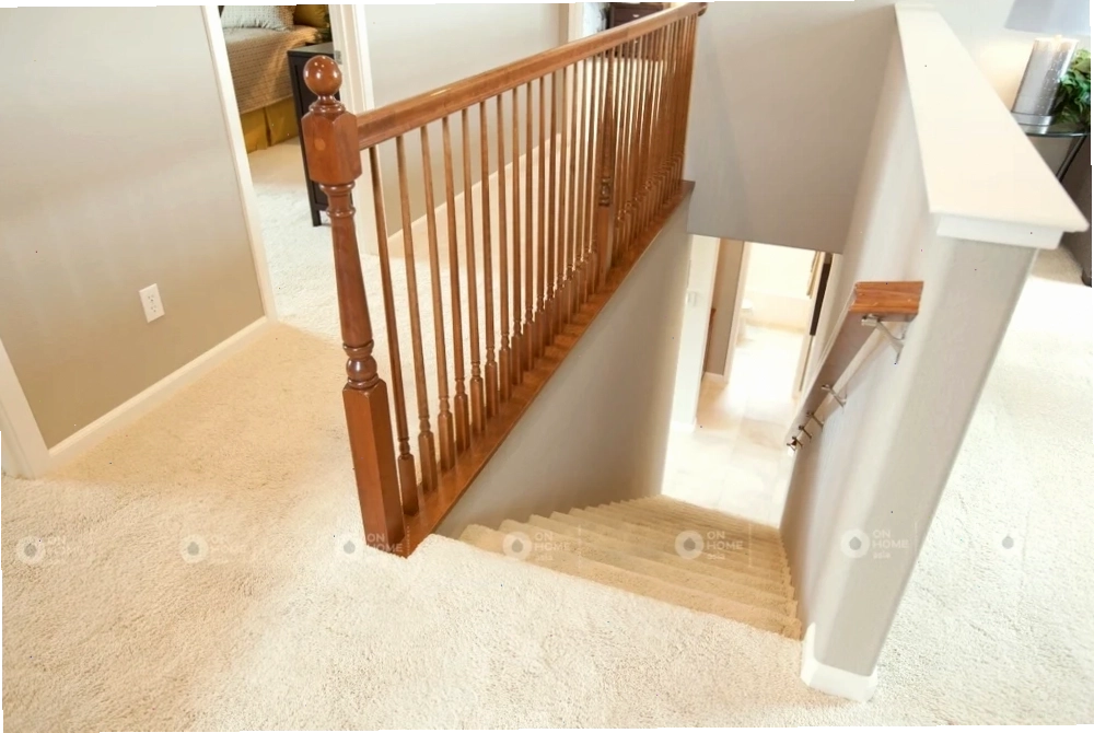 Cách hóa giải bằng thảm trải sàn cầu thang