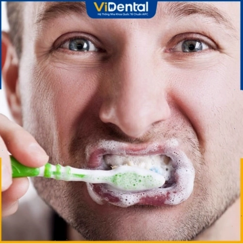 Chăm sóc vệ sinh răng miệng sạch sẽ hàng ngày
