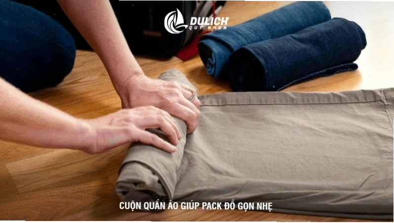 Cuộn quần áo giúp pack đồ gọn nhẹ