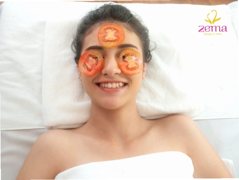 Đắp mặt nạ cà chua giúp giảm thiểu râu rồng
