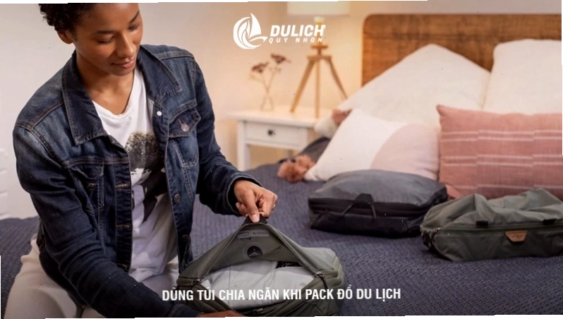 Dùng túi chia ngăn khi pack đồ du lịch