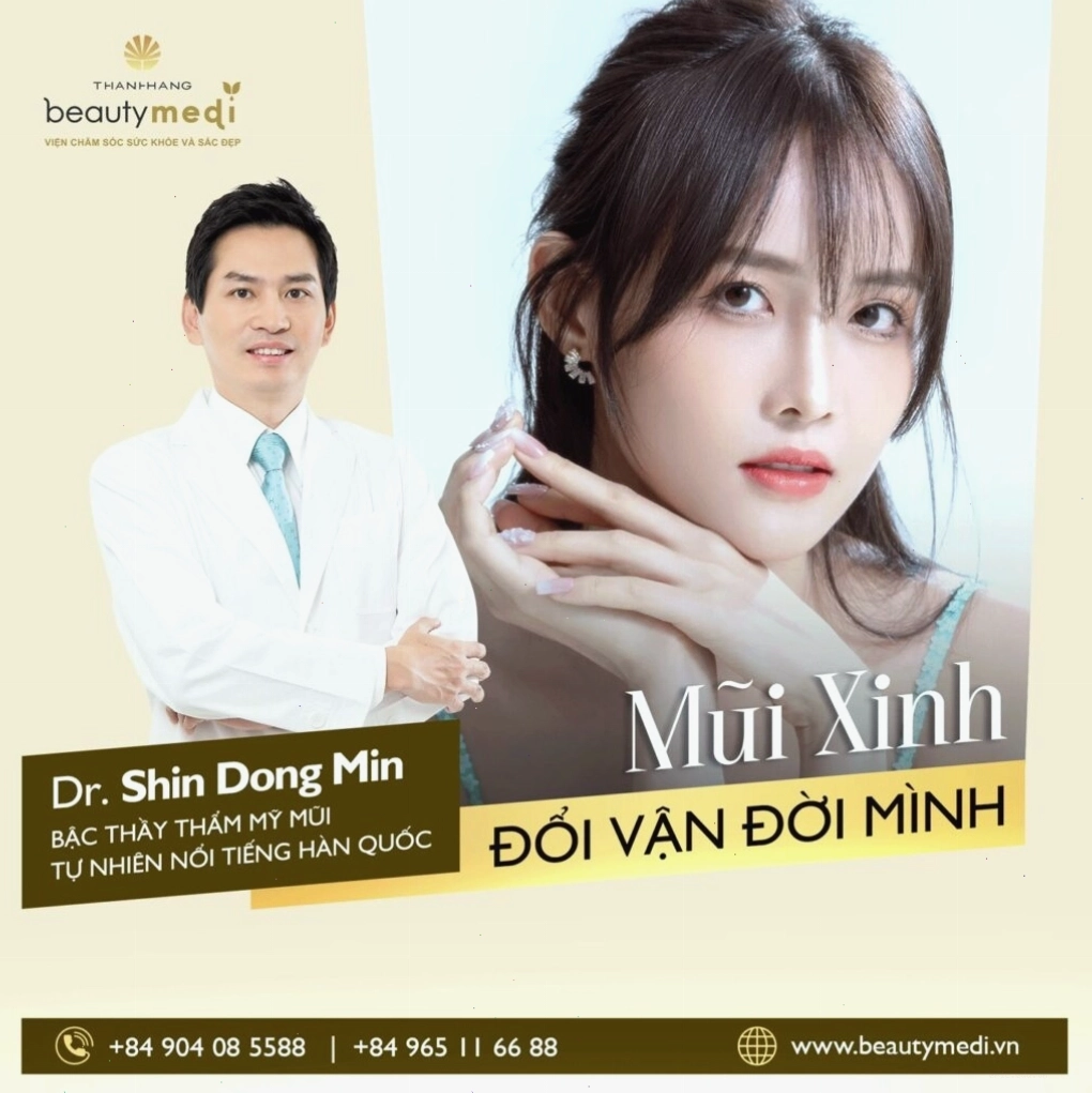 Hình ảnh bác sĩ Shin Dong Min đang tư vấn cho khách hàng