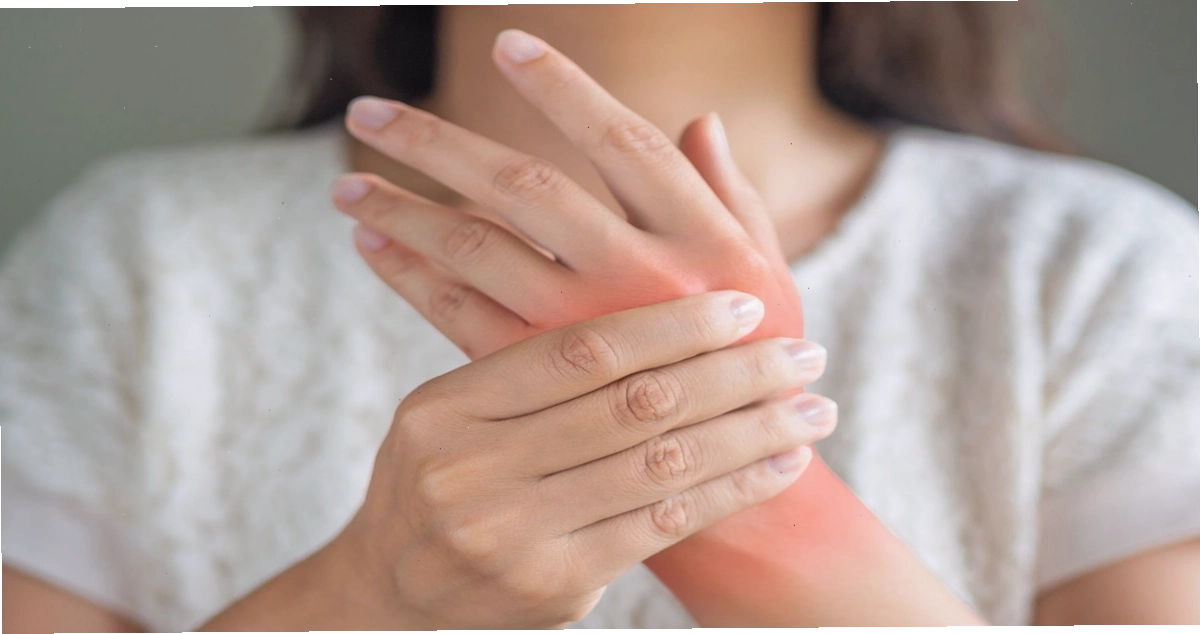 Hình ảnh minh họa khớp bị viêm và sưng đỏ do viêm khớp dạng thấp