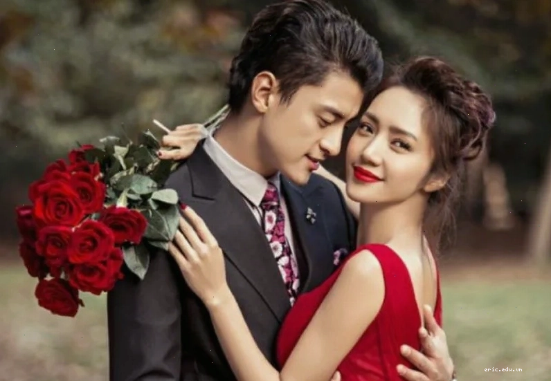 Hình ảnh minh họa người có tướng đào hoa đối mặt với khó khăn tình cảm