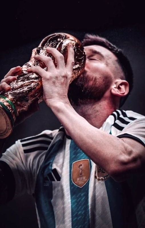 Hình nền Leo Messi 4K với chiếc cúp
