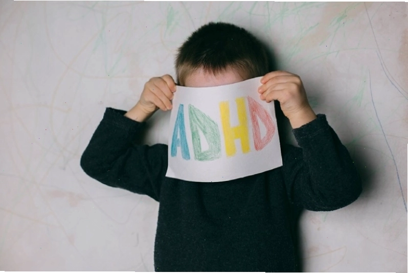 Hội chứng ADHD có thể được nhận diện thông qua các biểu hiện hàng ngày của trẻ, bao gồm tăng động và khó tập trung.