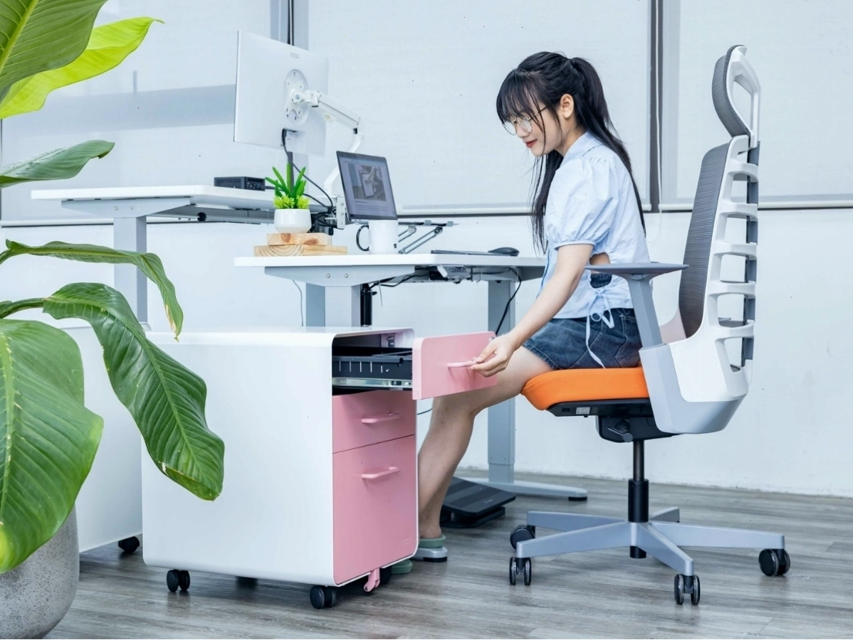 Hướng đặt cây bàn làm việc hợp phong thủy là Đông và Đông Nam