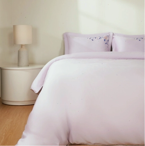 Mẫu giường ngủ thiết kế hiện đại với tông màu pastel nhẹ nhàng