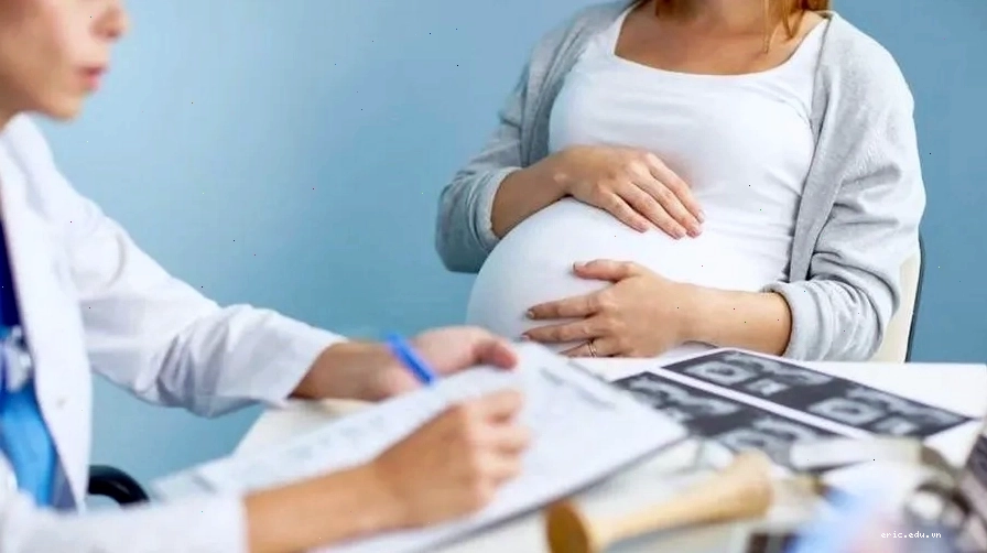 Mẹ bầu cần đến bệnh viện khi phát hiện bất thường sau chọc ối