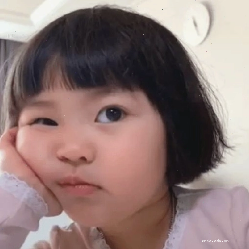 Meme em bé với biểu cảm chán nản, thất vọng