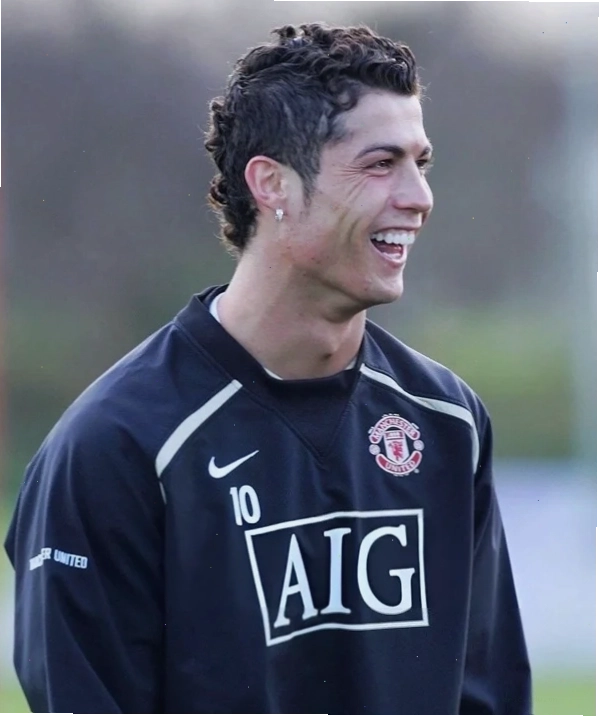 Meme Ronaldo ăn mừng bàn thắng với biểu cảm 
