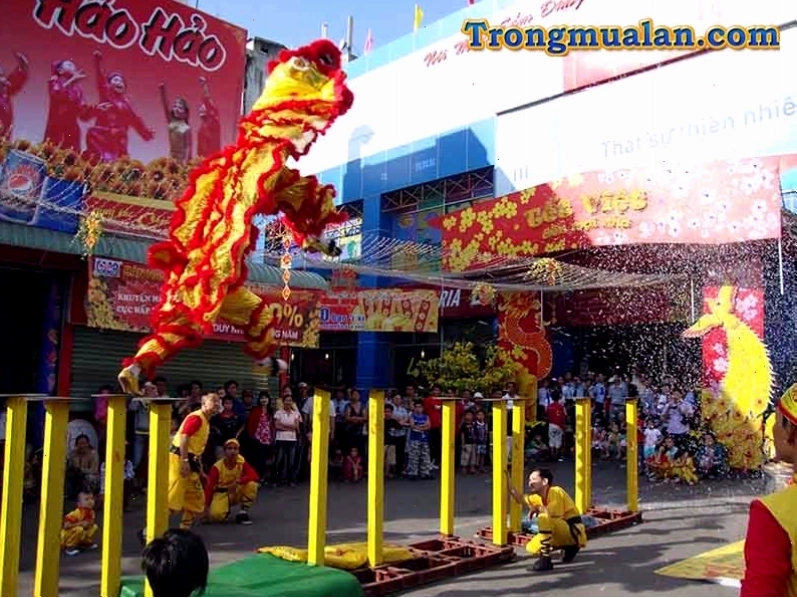 Múa lân nhảy mai hoa thung ấn tượng