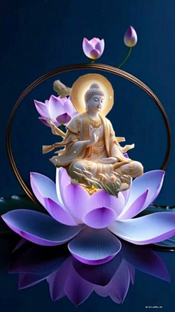 Phật Bà Quan Âm an tọa trên đài sen, biểu tượng của sự từ bi và cứu khổ