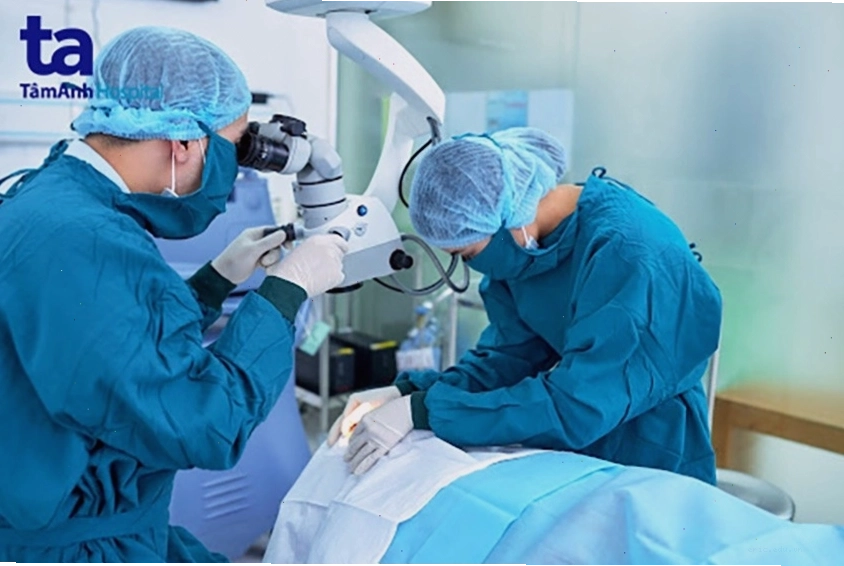 Phẫu thuật là một trong những phương pháp điều trị bệnh cườm nước