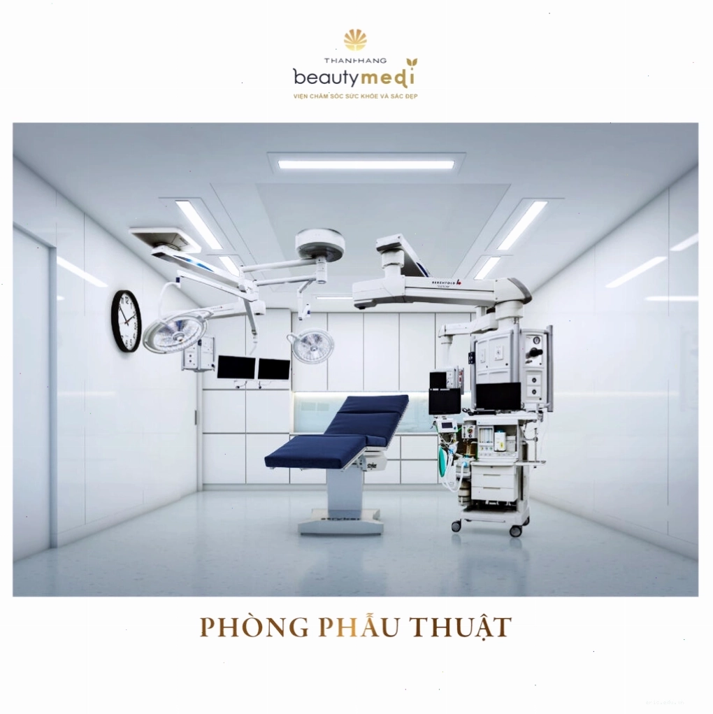 Phòng phẫu thuật được trang bị đầy đủ thiết bị hiện đại