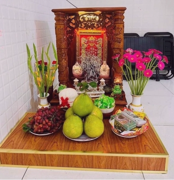 Sắp xếp tượng Thần Tài và Thổ Địa trên bàn thờ