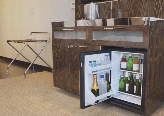 Tìm hiểu minibar là gì và các loại tủ phổ biến