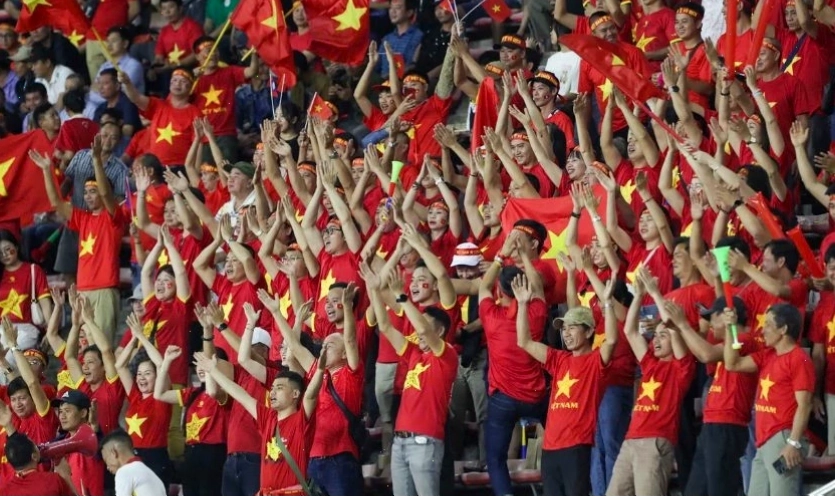 Tình yêu thể thao và yêu nước hòa làm một với cờ Việt Nam