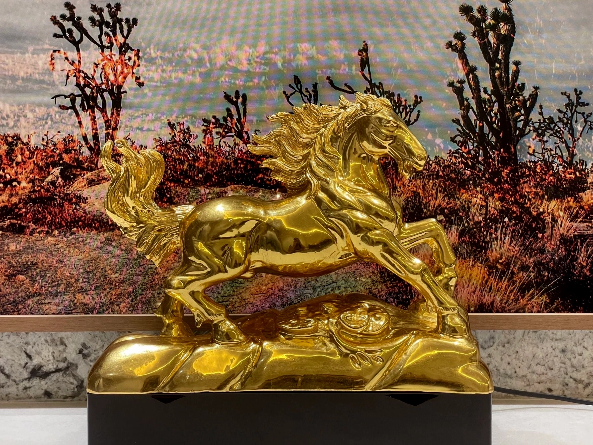Tượng ngựa phong thủy mạ vàng 24K
