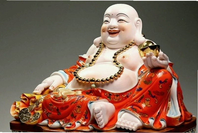 Tượng Phật Di Lặc chạm khắc tinh xảo