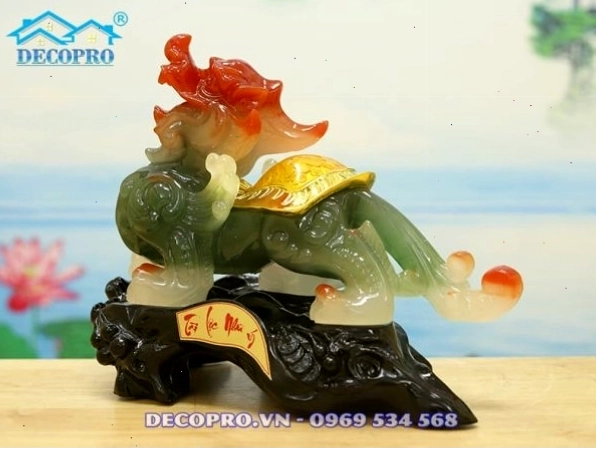 Tỳ Hưu phong thủy trên bàn làm việc thu hút tài lộc