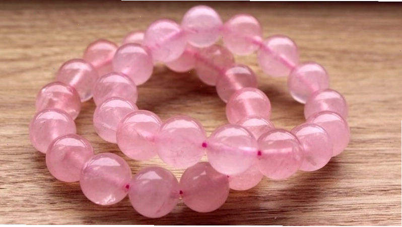 Vòng đá Garnet (Ngọc Hồng Lựu) giúp tăng sự tự tin cho người mệnh Hỏa