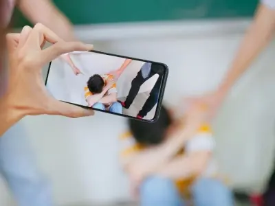 Bạo lực là gì? Những điều cần biết để bảo vệ bản thân