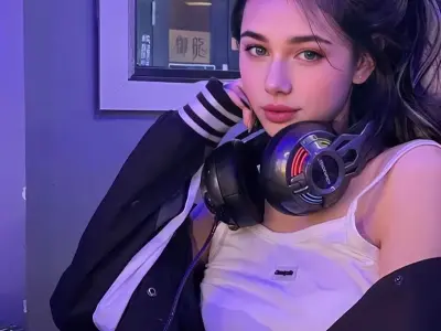 Khám phá ảnh gái xinh chơi game với phong cách cá tính