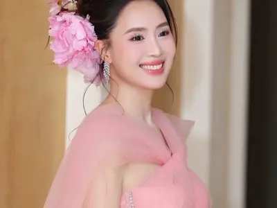 Những khoảnh khắc Hồng Diễm đầy nữ tính và ngọt ngào