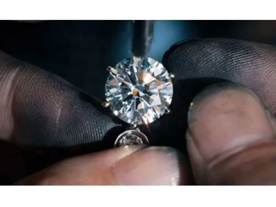 Kim cương nhân tạo là gì? Phân biệt với Moissanite và Cubic Zirconia